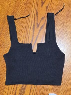 Black Ribbed V-Neck Crop Tank Top - Women